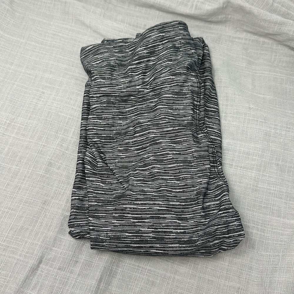 Lularoe women’s OS (small-large) blue white design leggings